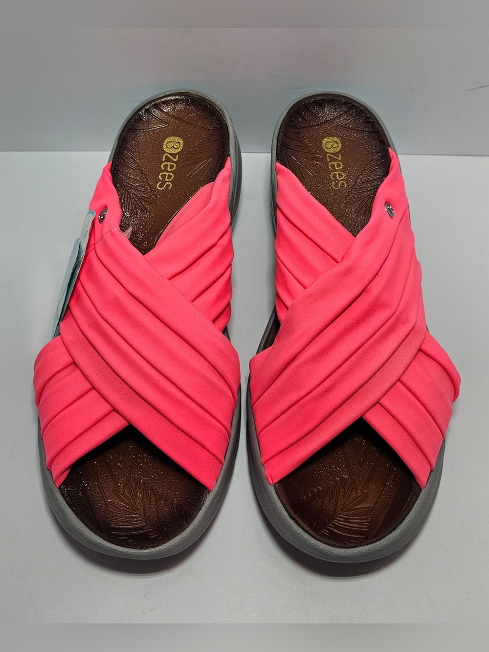 💗 Bzees Knockout Coral Pink Slide Sandals Women’s Size 8M NWT